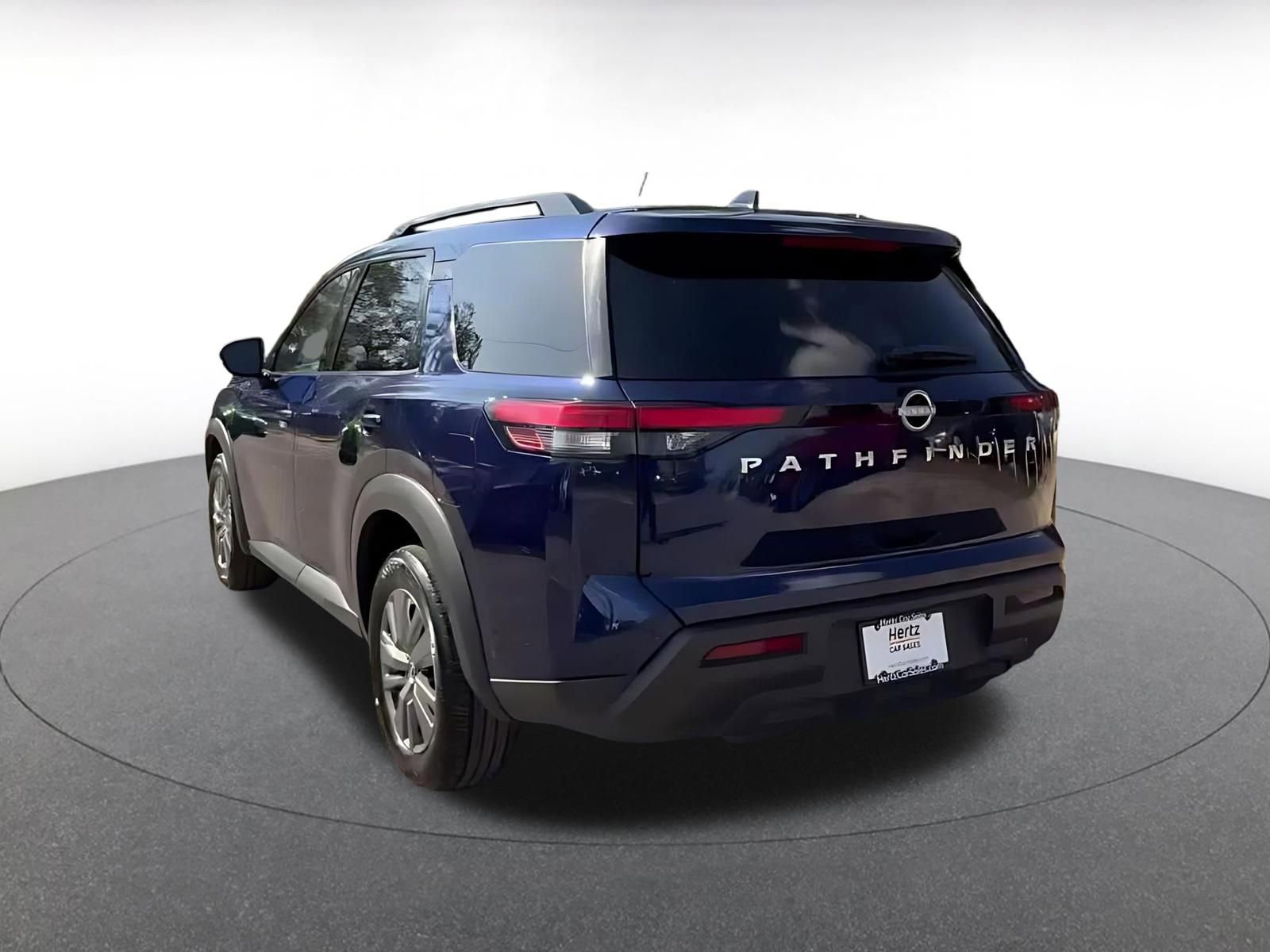 Used 2025 Nissan Pathfinder SV image 11