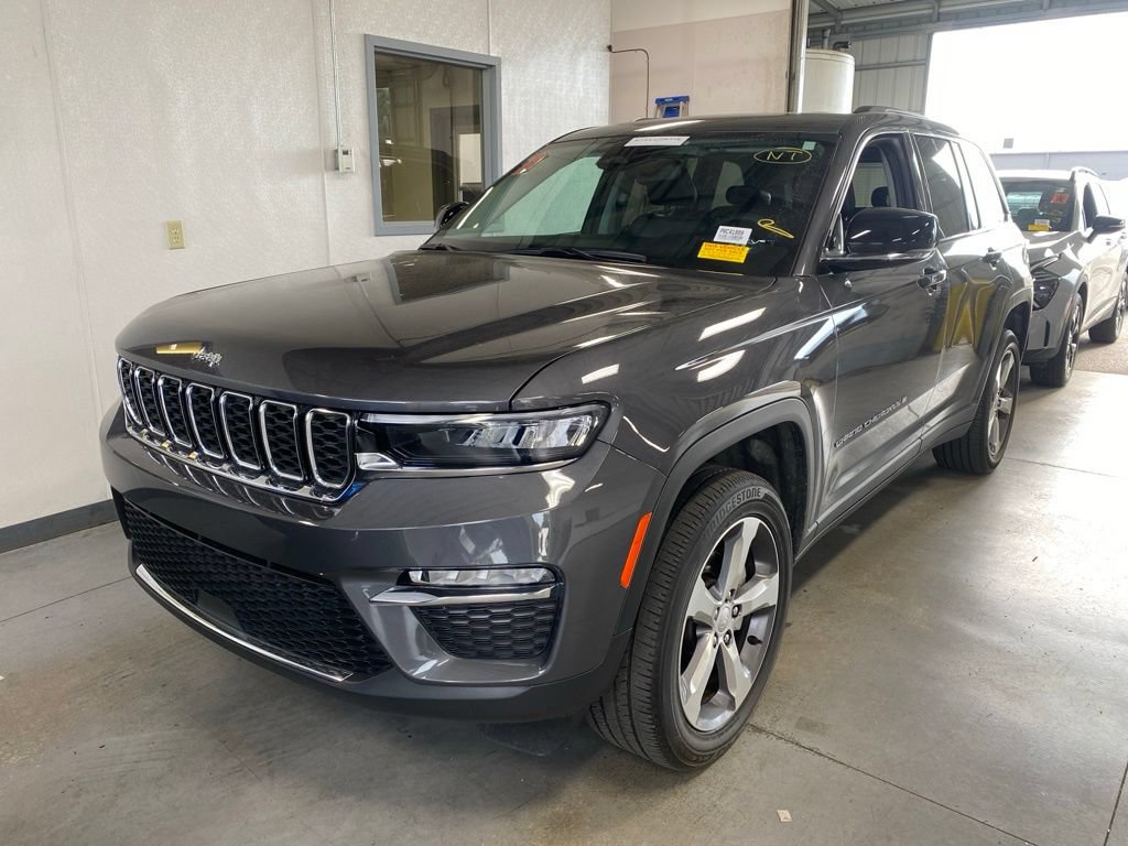 Used 2024 Jeep Grand Cherokee Limited AWD/4WD image 2