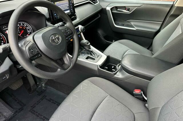 Used 2022 Toyota RAV4 XLE image 10