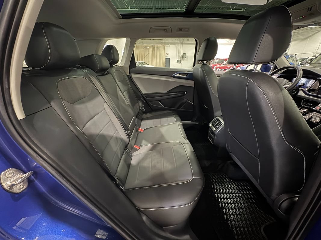 Used 2024 Volkswagen Taos SE w/ Panoramic Sunroof Package FWD image 41