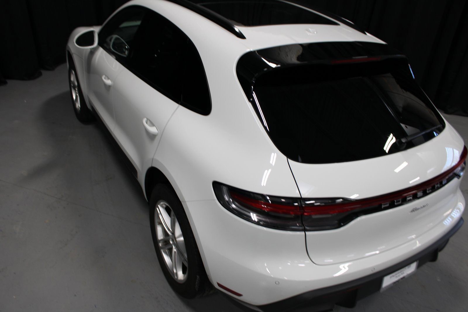 Certified 2025 Porsche Macan image 8