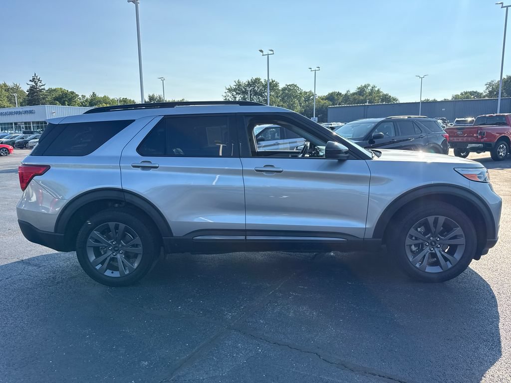 Used 2023 Ford Explorer XLT w/ Equipment Group 202A AWD/4WD image 8