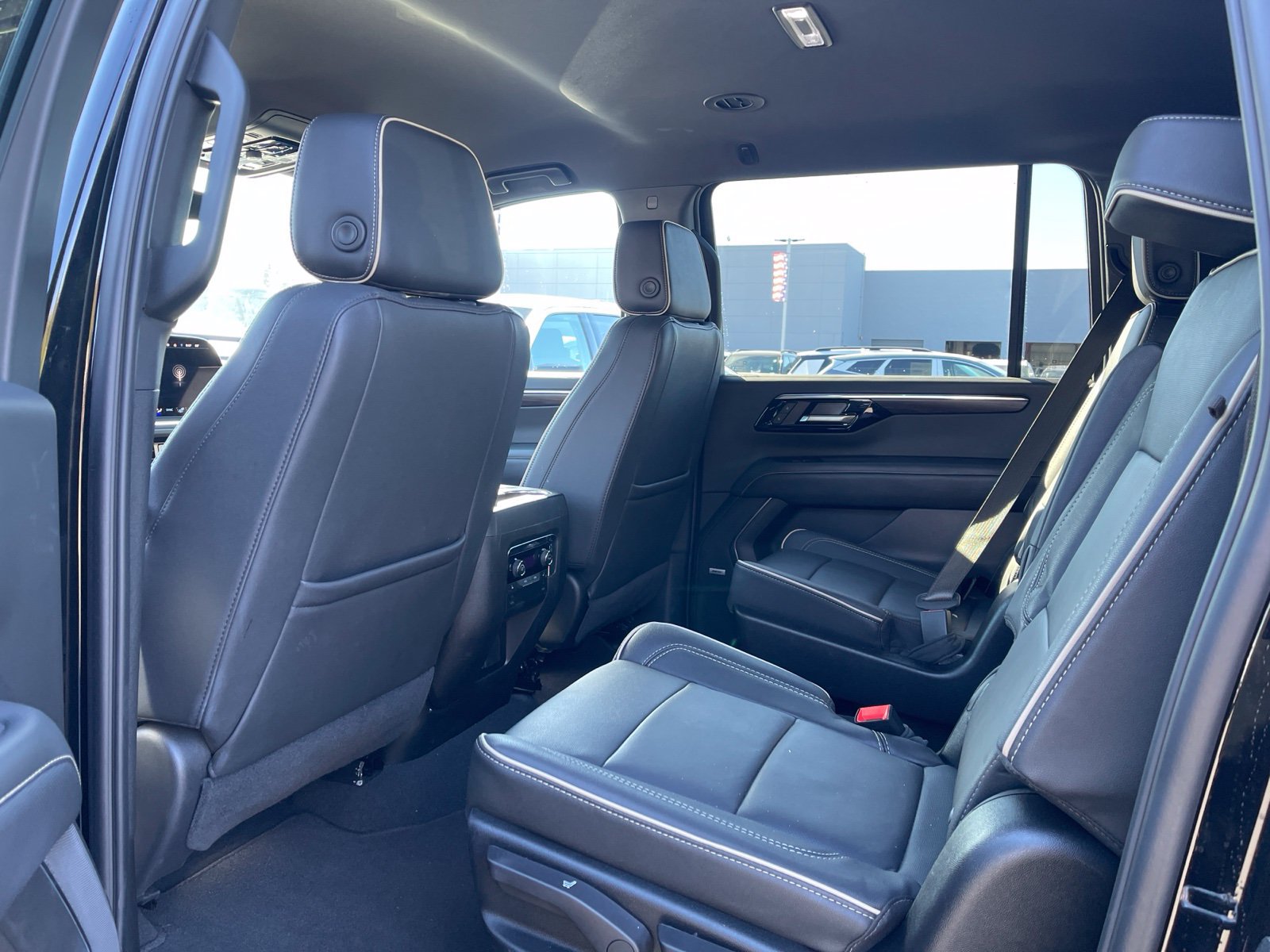 Used 2026 Chevrolet Suburban Premier AWD/4WD image 3