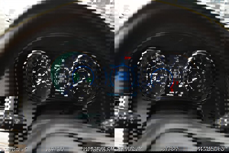 Used 2020 Jaguar XF Premium image 28