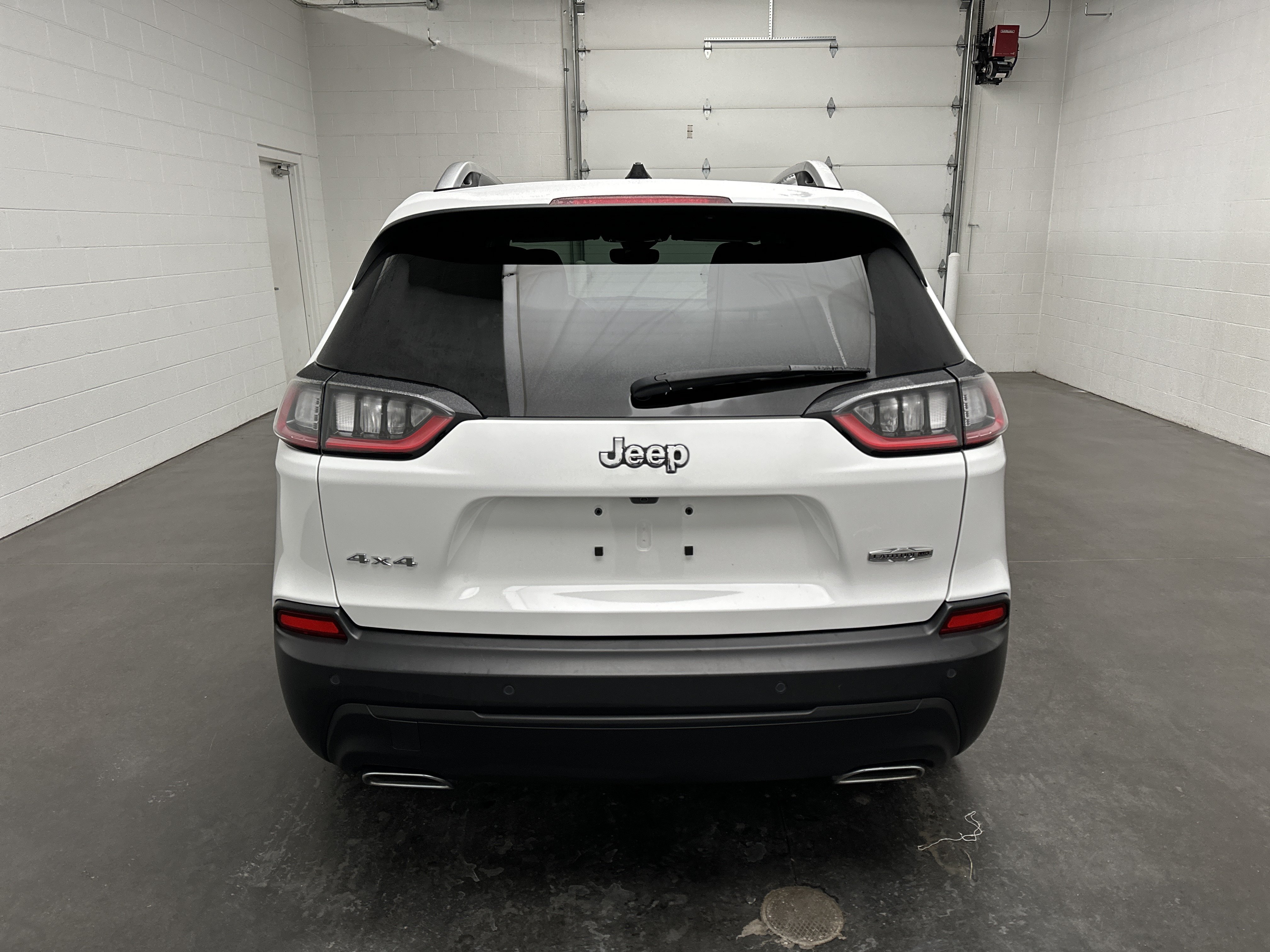 Used 2021 Jeep Cherokee Latitude Lux w/ Sun & Sound Group AWD/4WD image 7