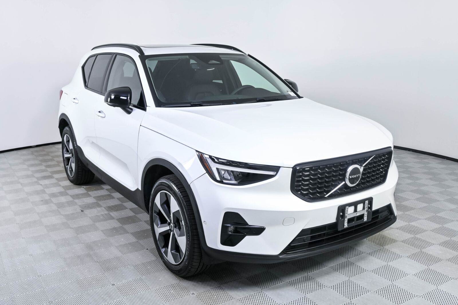 Certified 2023 Volvo XC40 B5 Plus w/ Climate Package AWD/4WD image 26