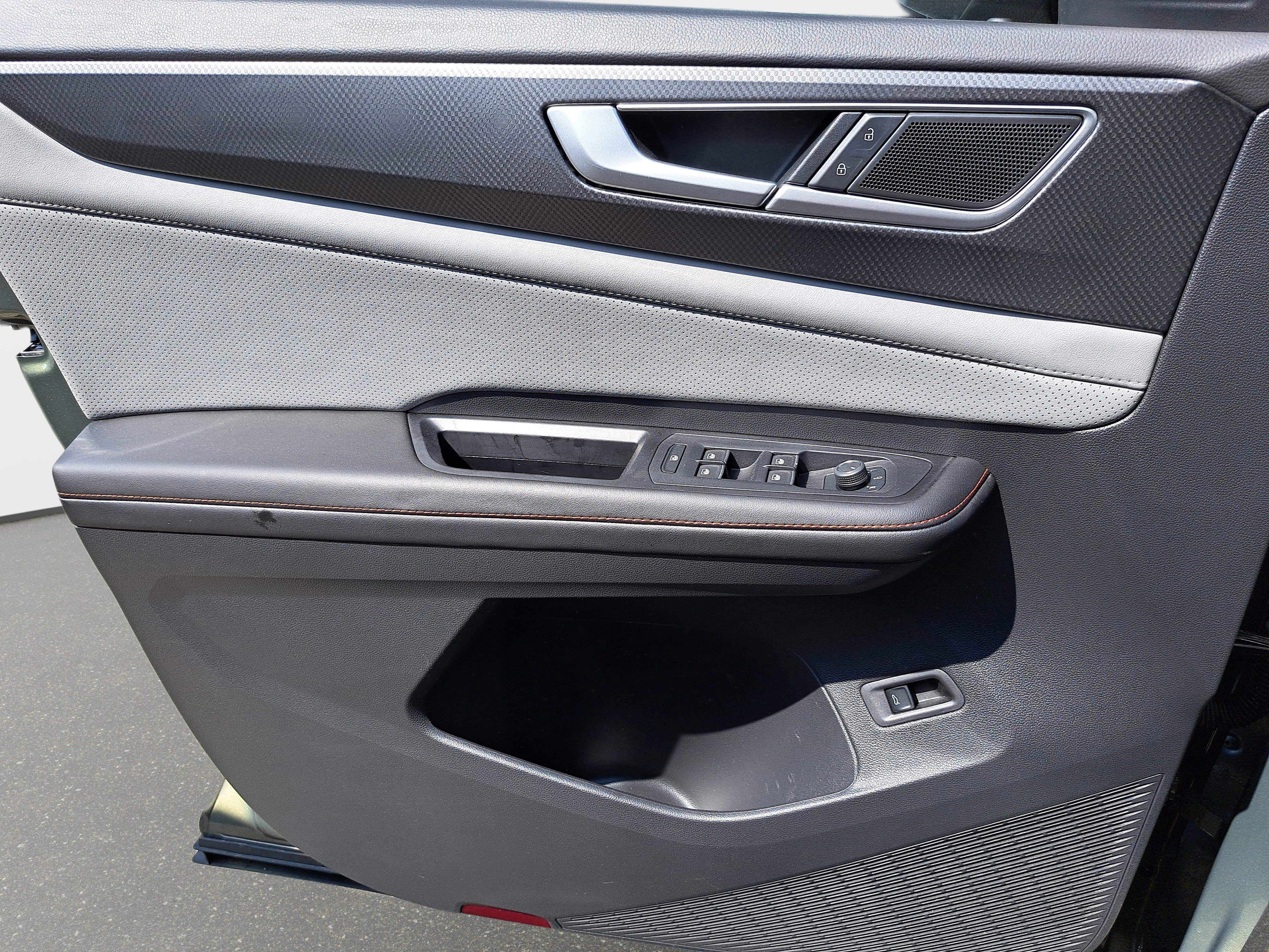 Used 2024 Volkswagen Atlas Peak Edition SE image 27