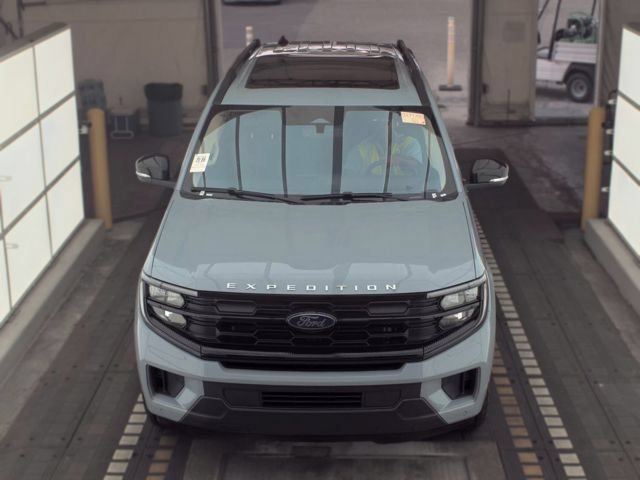 Used 2025 Ford Expedition Active AWD/4WD image 6