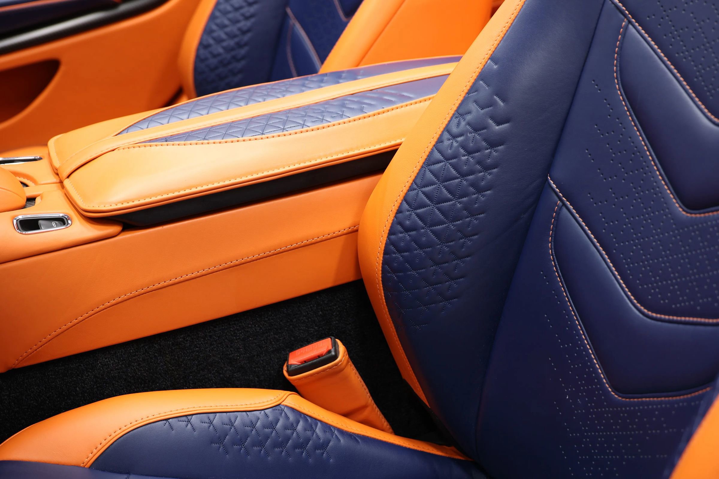 Used 2022 Aston Martin DBS Superleggera Volante RWD image 23
