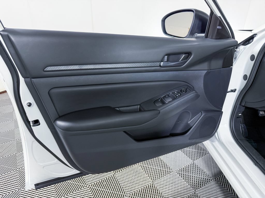 Certified 2025 Nissan Altima 2.5 S FWD image 33