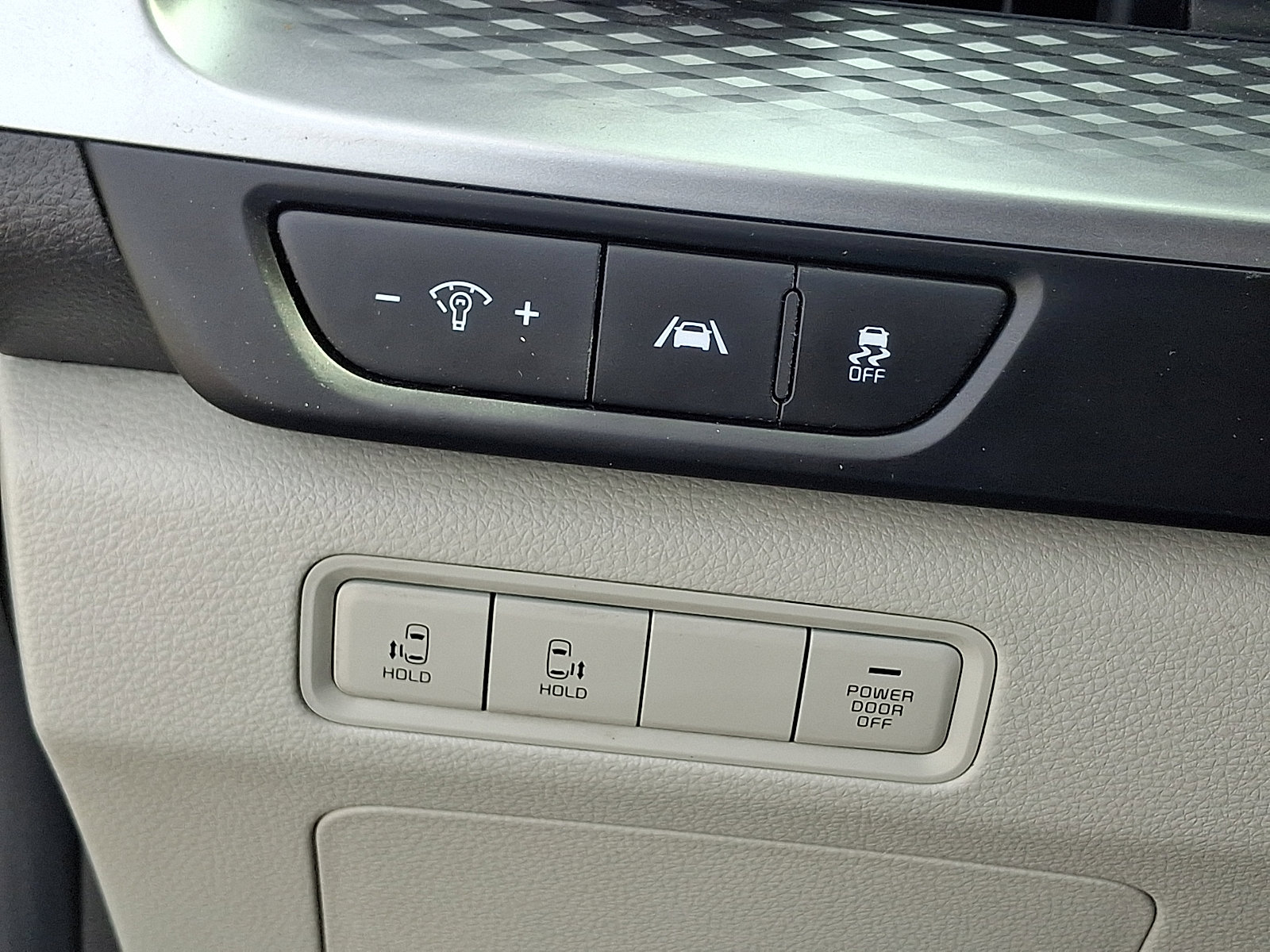 Used 2024 Kia Carnival LX FWD image 27