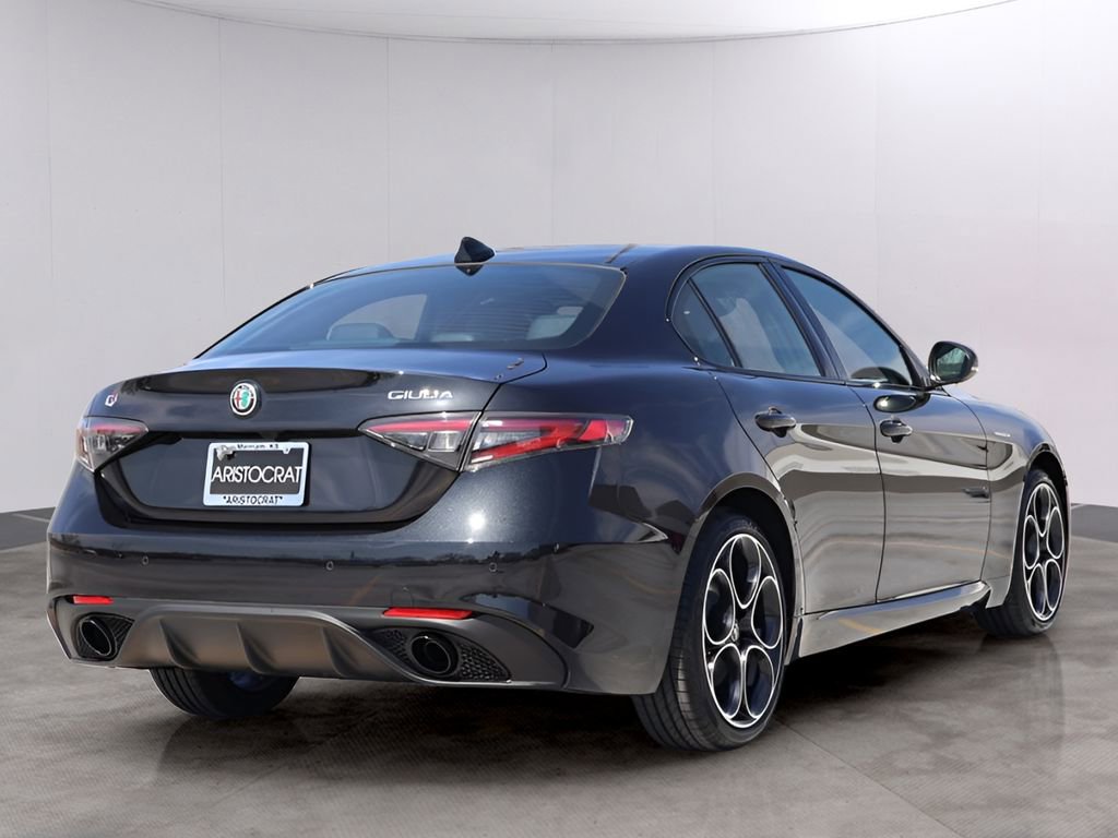 New 2026 Alfa Romeo Giulia AWD image 7