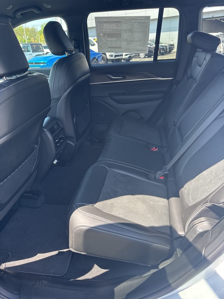 New 2026 Jeep Grand Cherokee Altitude AWD/4WD image 12