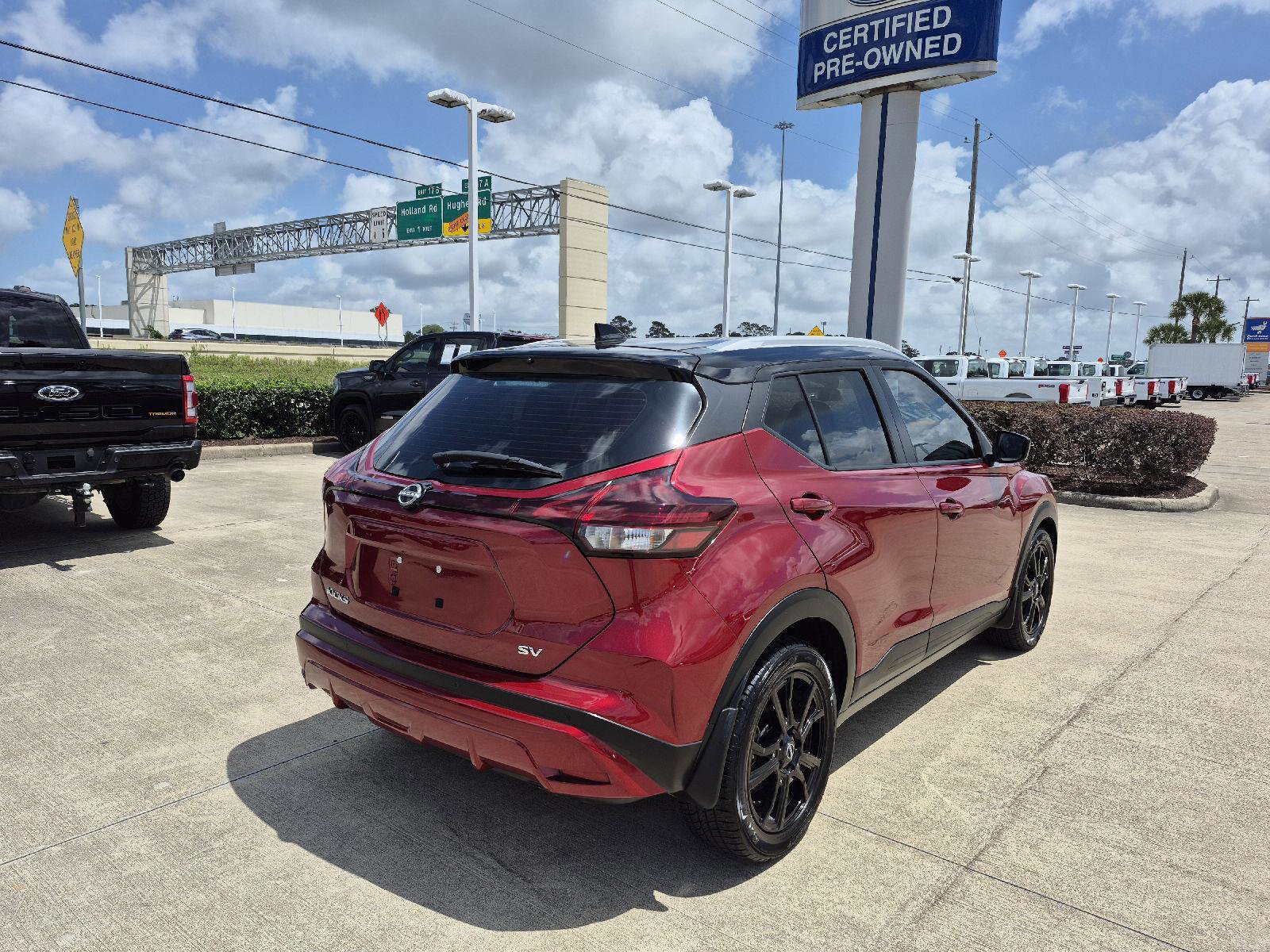 Used 2023 Nissan Kicks SV image 14