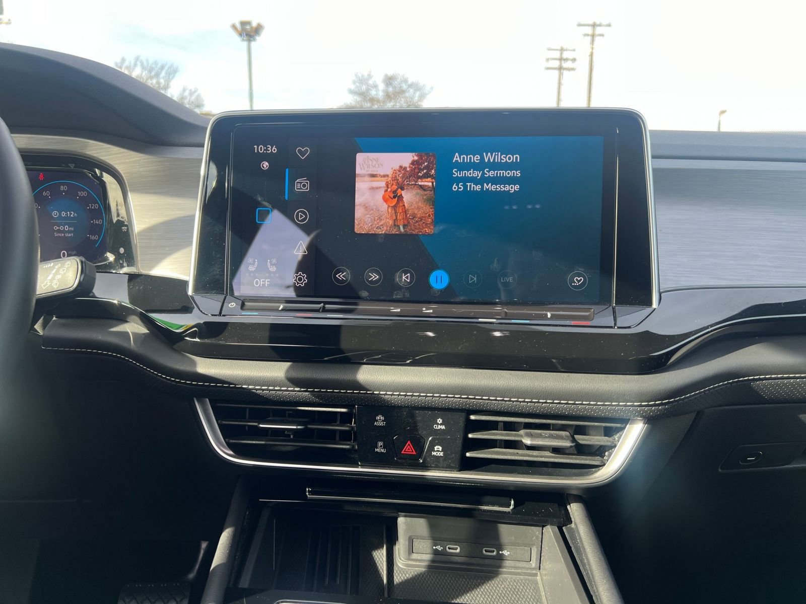 Used 2025 Volkswagen Atlas Cross Sport SE image 18