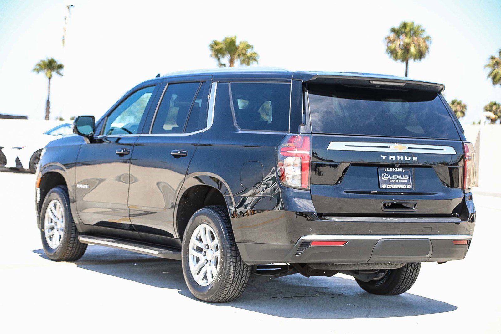 Used 2023 Chevrolet Tahoe LT w/ Luxury Package RWD image 5