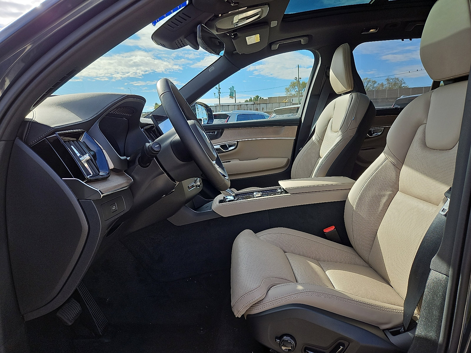 New 2026 Volvo XC90 B6 Ultra w/ Protection Package Premier image 11