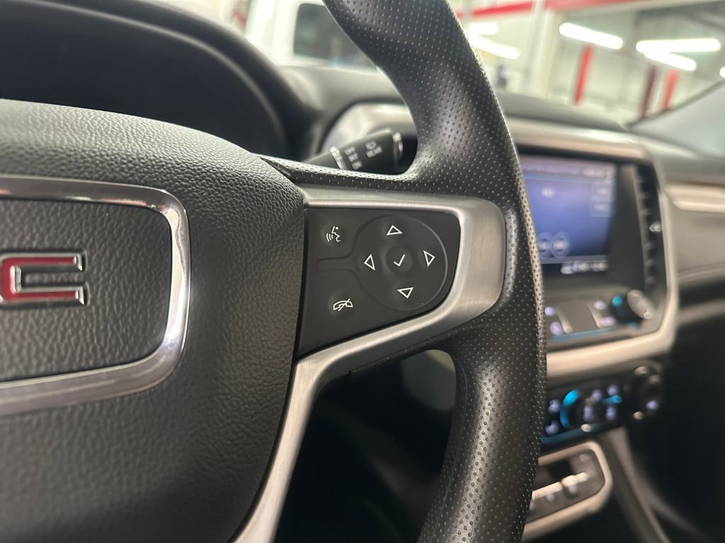 Used 2022 GMC Acadia SLE w/ LPO, Floor Liner Package AWD/4WD image 18