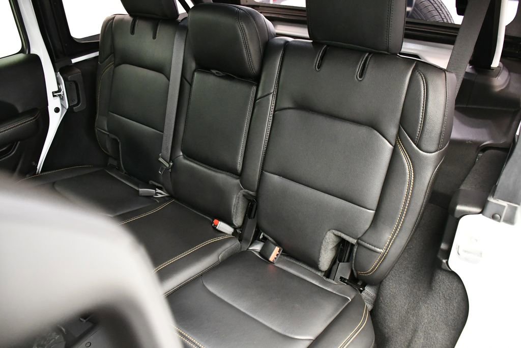 Used 2025 Jeep Wrangler Sahara image 39