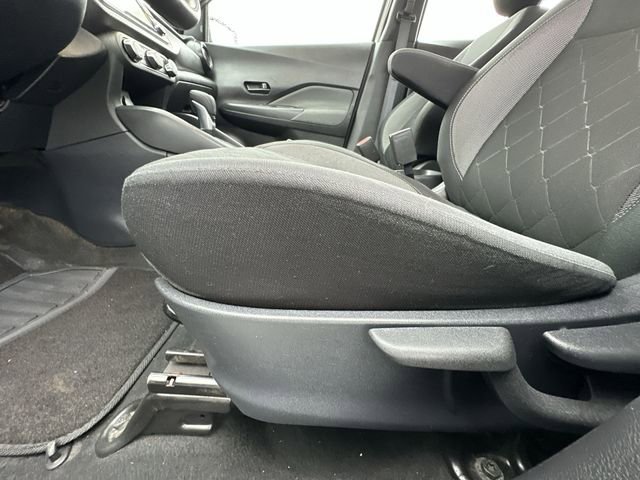 Used 2020 Nissan Kicks S image 16