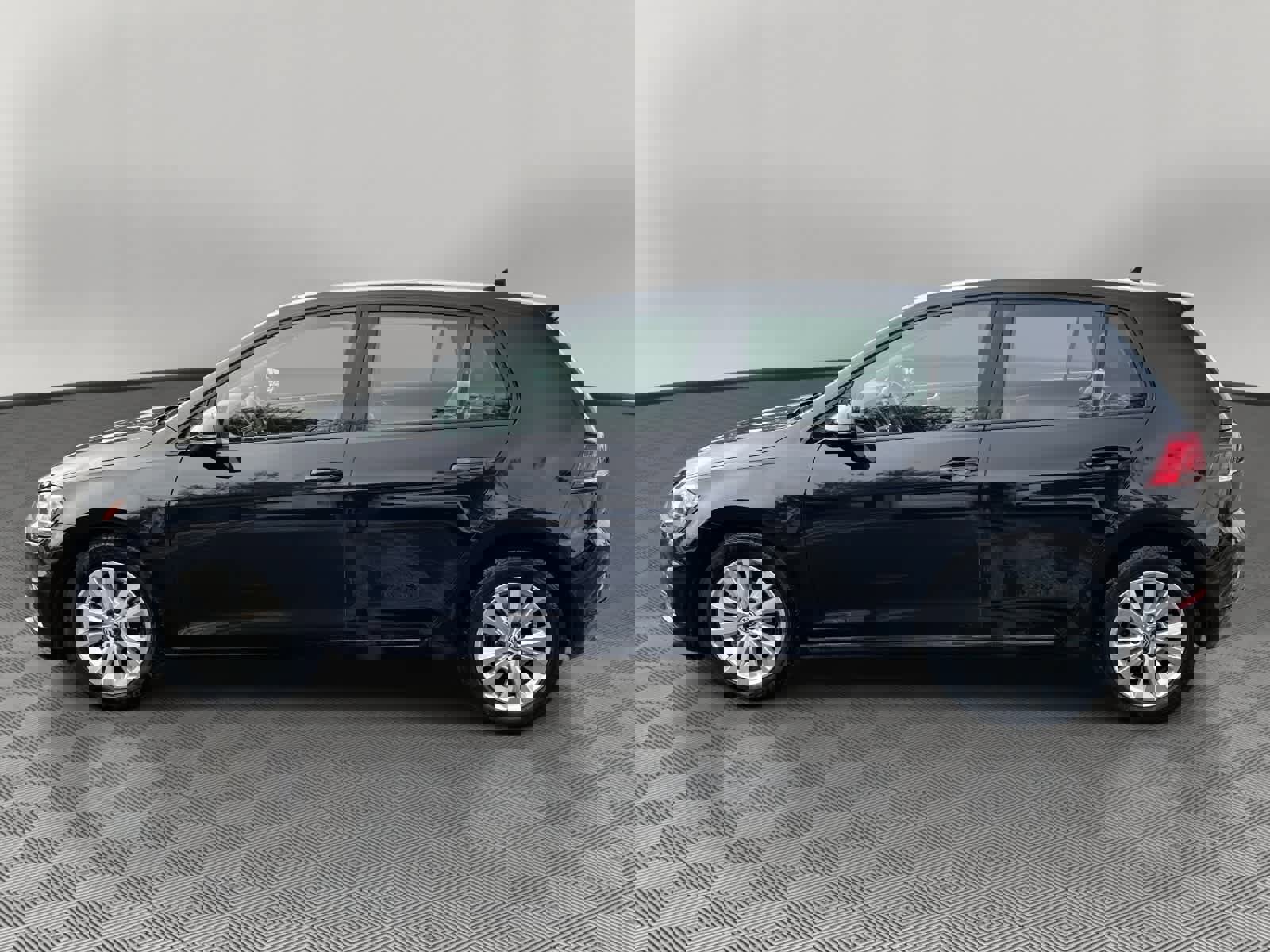 Used 2021 Volkswagen Golf 4-Door image 6