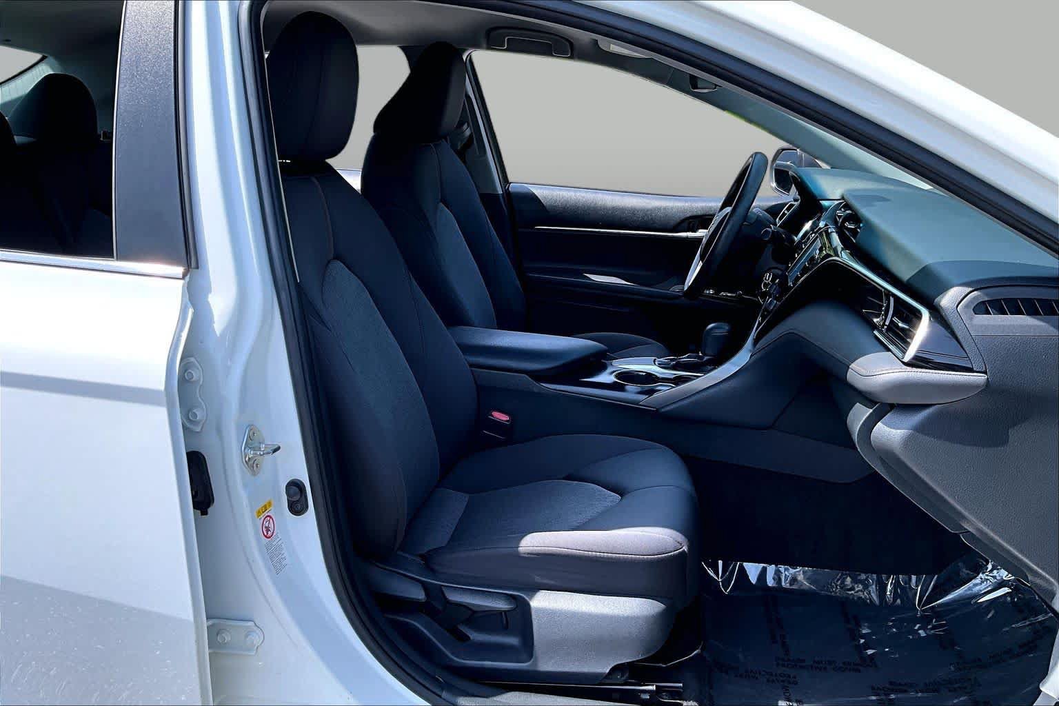 Used 2018 Toyota Camry LE FWD image 9