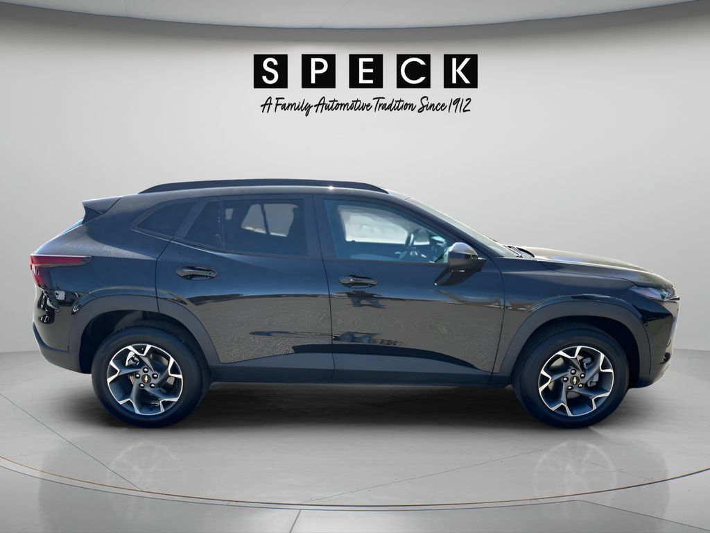 Used 2025 Chevrolet Trax LT w/ LT Convenience Package FWD image 5