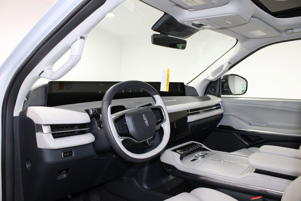 New 2026 Lincoln Navigator Reserve AWD/4WD image 25