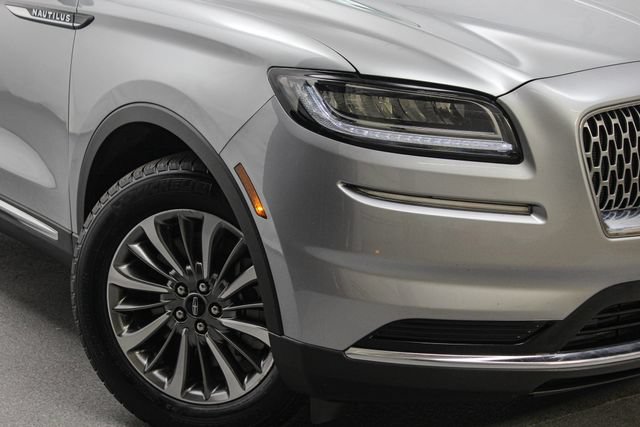 Used 2023 Lincoln Nautilus AWD w/ Premium Package image 2