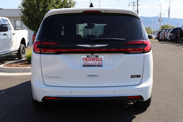 New 2026 Chrysler Pacifica Select image 5