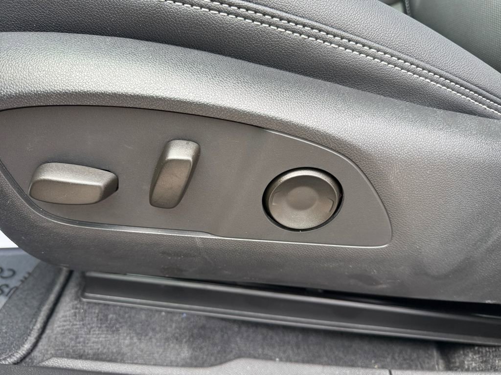 Used 2024 Chevrolet Blazer EV LT image 16