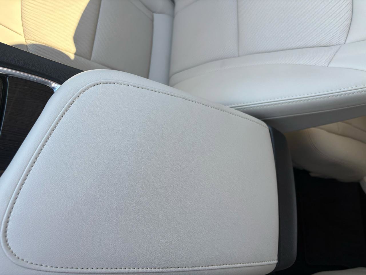 Used 2023 Buick Enclave Essence image 26