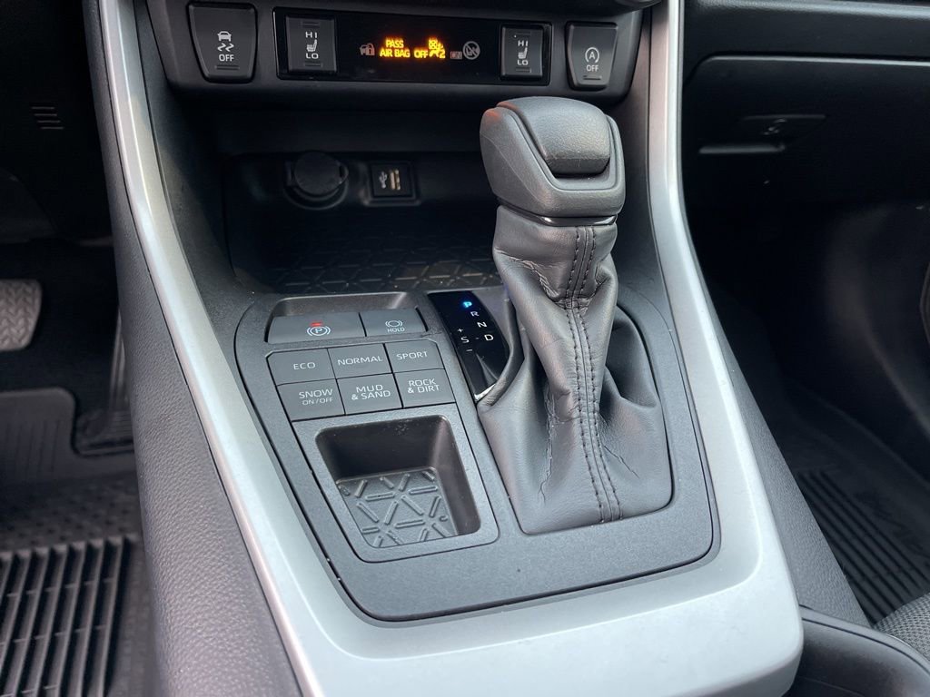 Used 2025 Toyota RAV4 XLE image 15