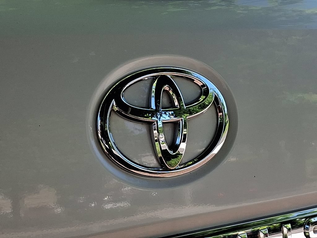 Used 2016 Toyota Land Cruiser w/ Four Season Floor Mat Package AWD/4WD image 30