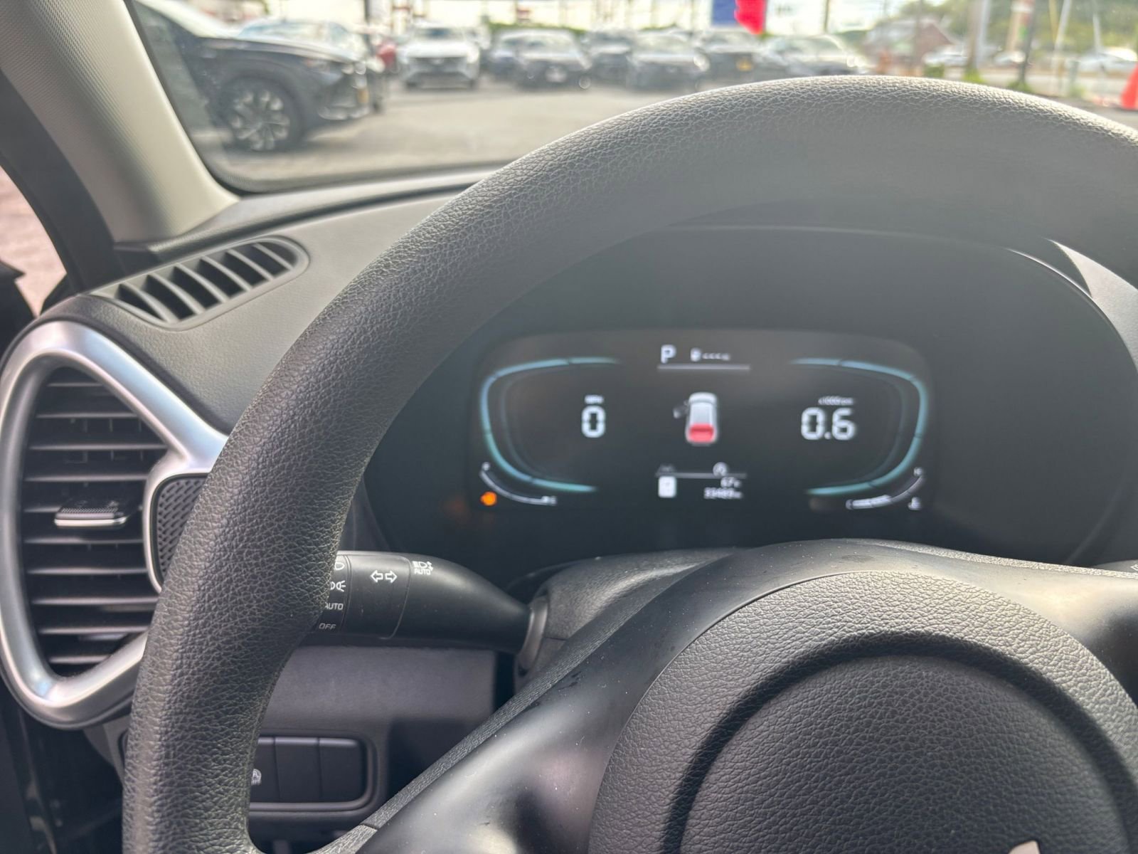 Used 2025 Kia Soul LX w/ LX Technology Package FWD image 32