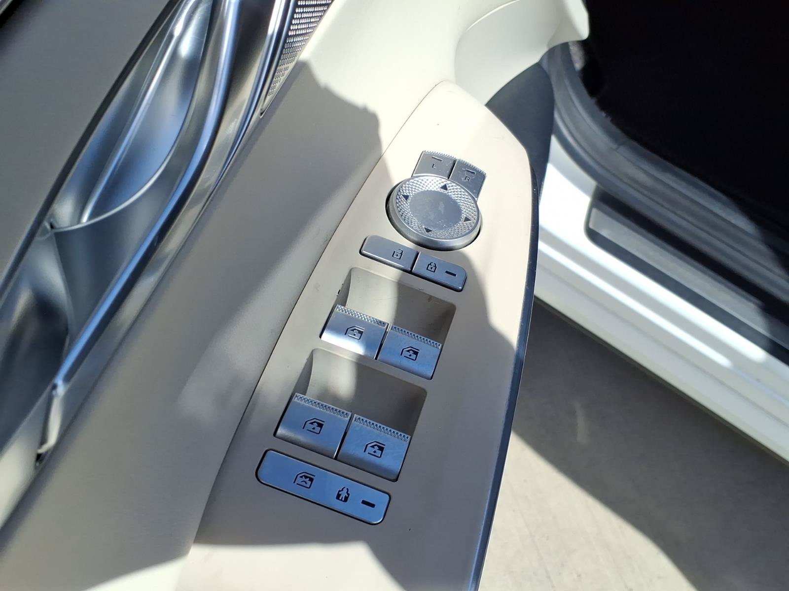 Certified 2022 Genesis GV70 2.5T AWD/4WD image 21