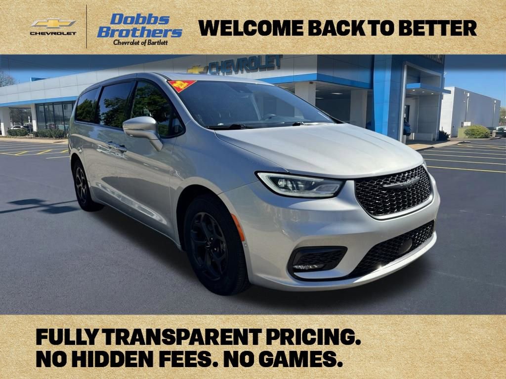 Used 2022 Chrysler Pacifica Limited w/ Uconnect Theater Family Group