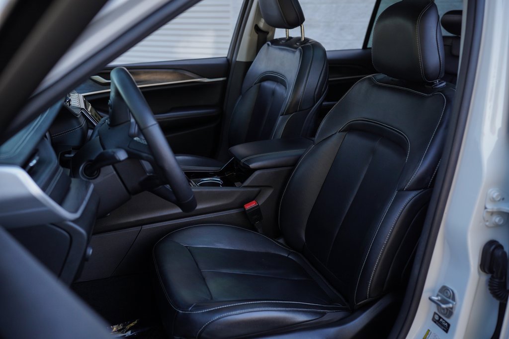 Used 2022 Jeep Grand Cherokee Limited image 21