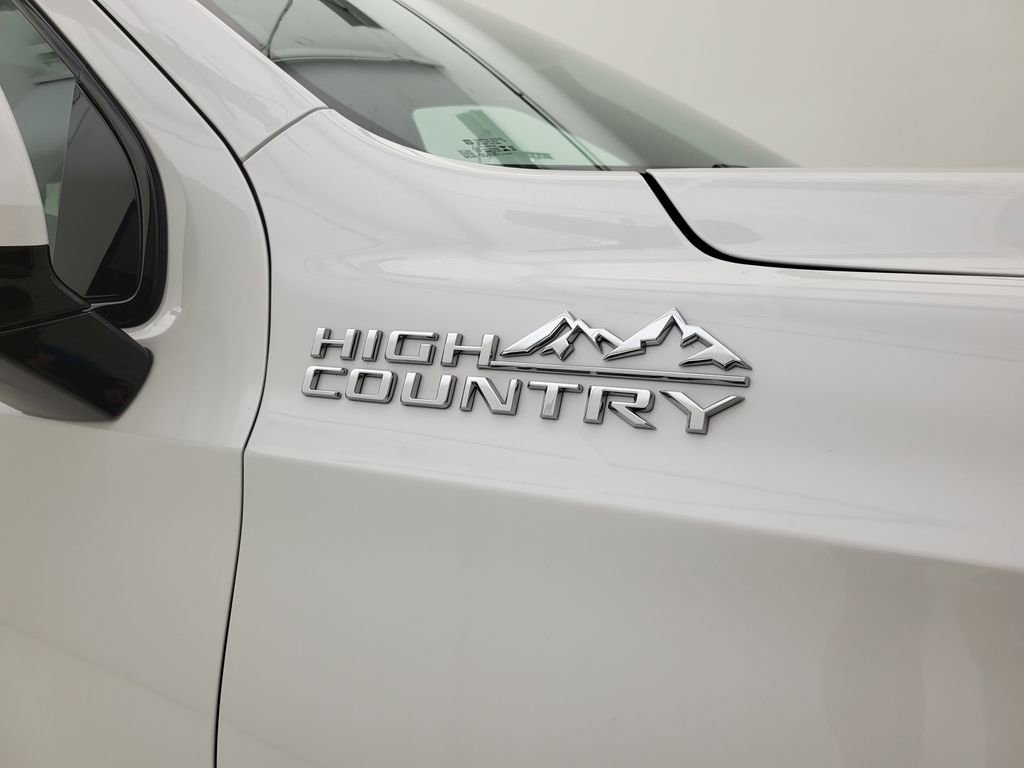 New 2025 Chevrolet Suburban High Country image 35