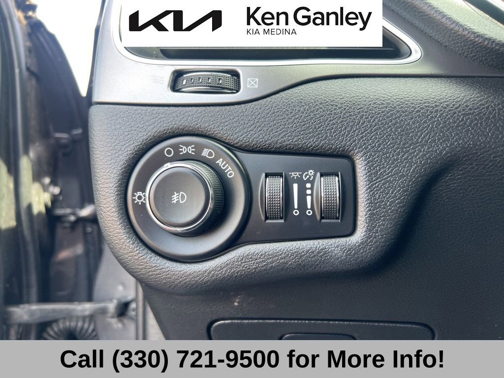 Used 2019 Jeep Cherokee Latitude Plus w/ Cold Weather Group image 29