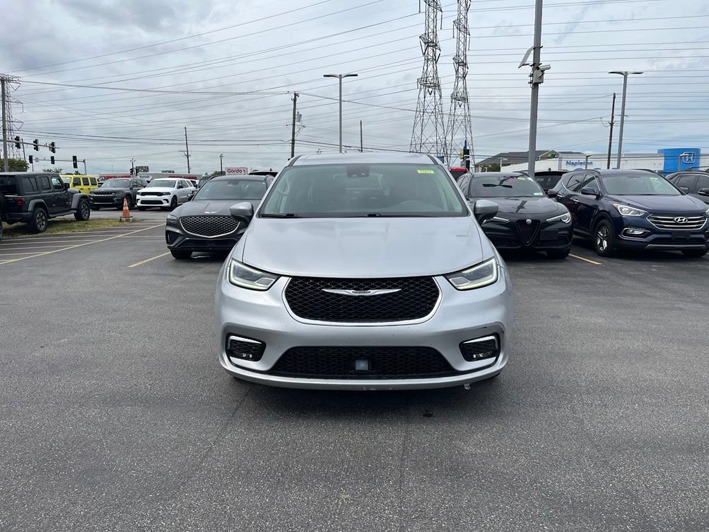 Used 2023 Chrysler Pacifica Touring-L