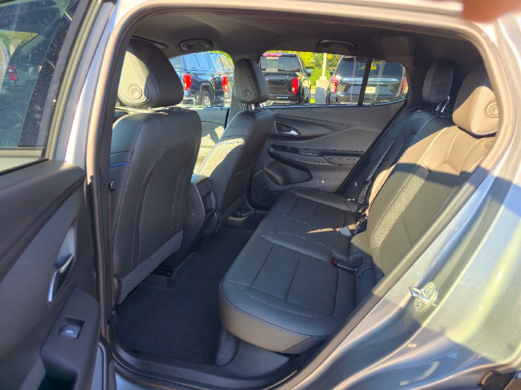 Used 2025 Buick Envista Sport Touring w/ Convenience I Package FWD image 24