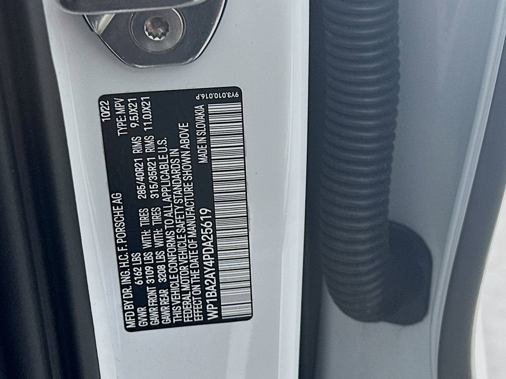 Certified 2023 Porsche Cayenne Platinum Edition image 34