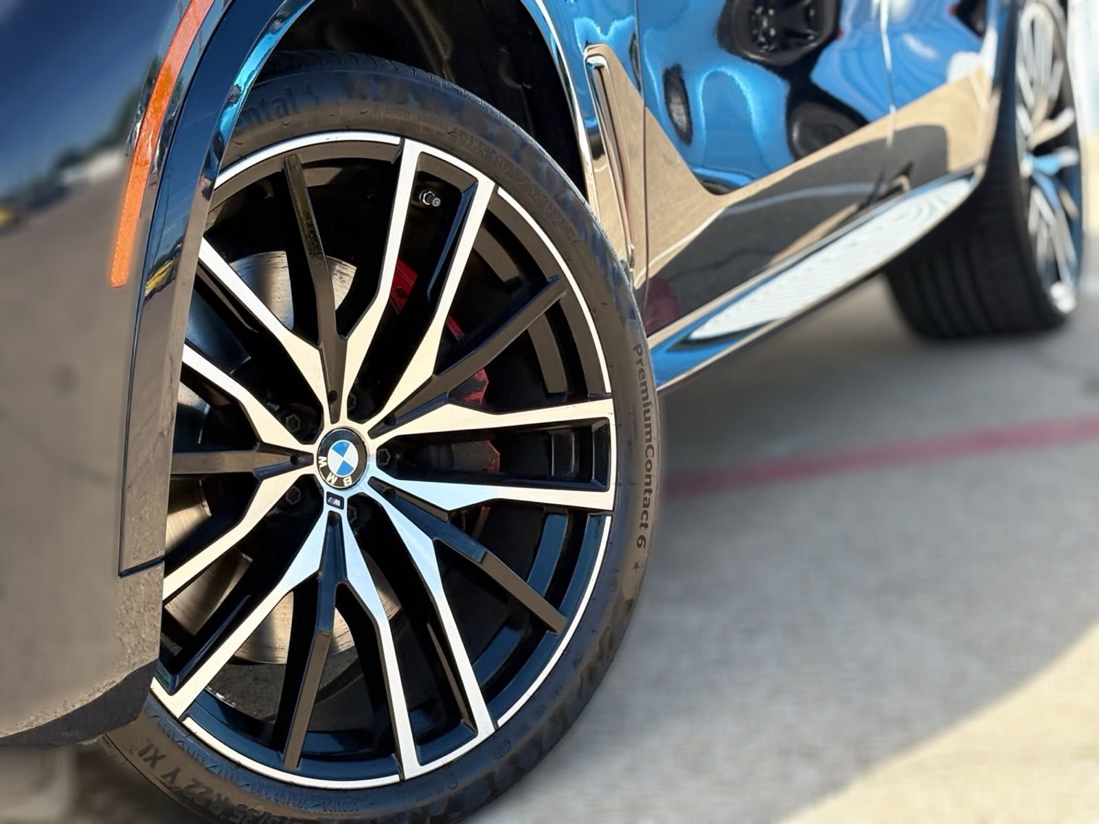 Used 2023 BMW X5 M50i w/ Parking Assistance Package image 10