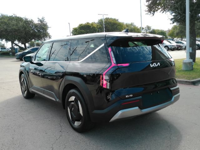 Used 2024 Kia EV9 Light RWD image 9