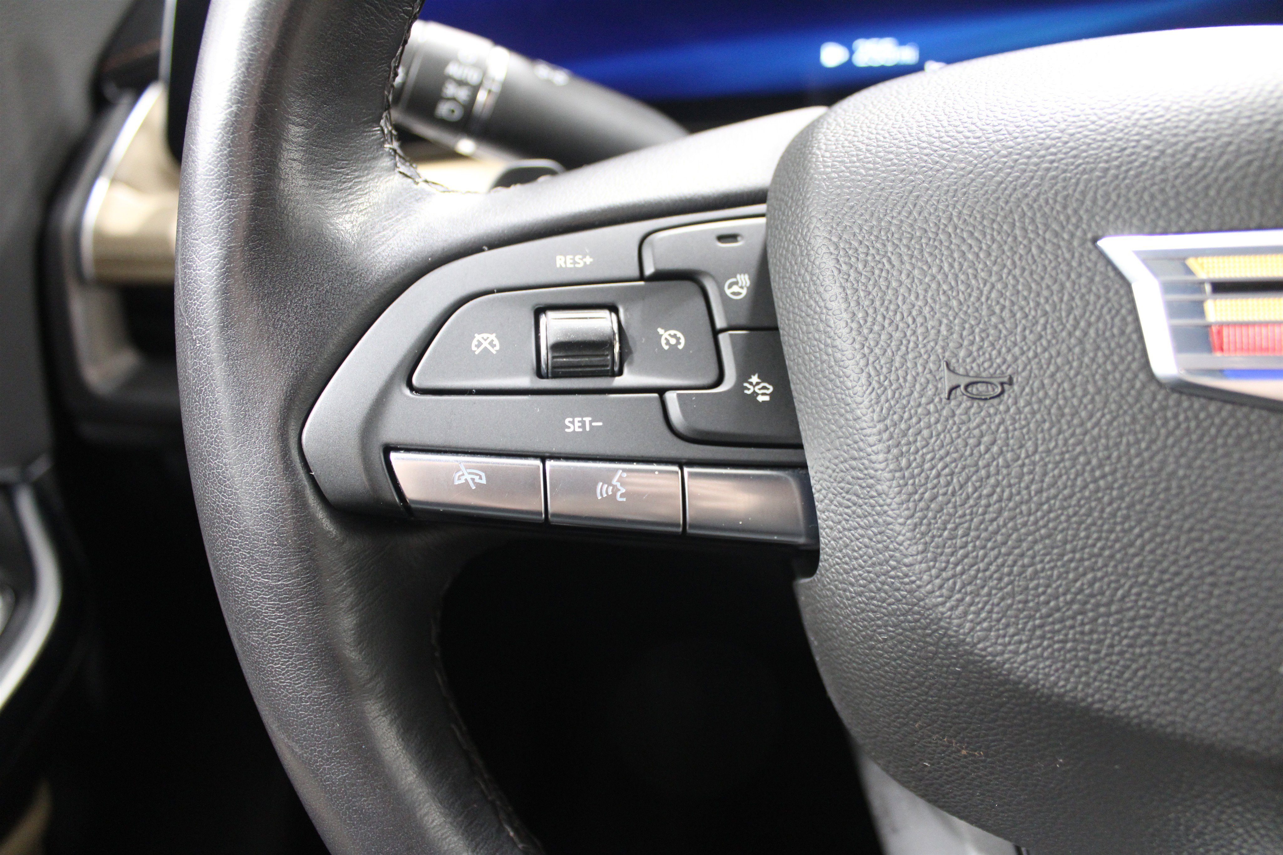 Used 2024 Cadillac XT4 Luxury w/ Cold Weather Package image 10