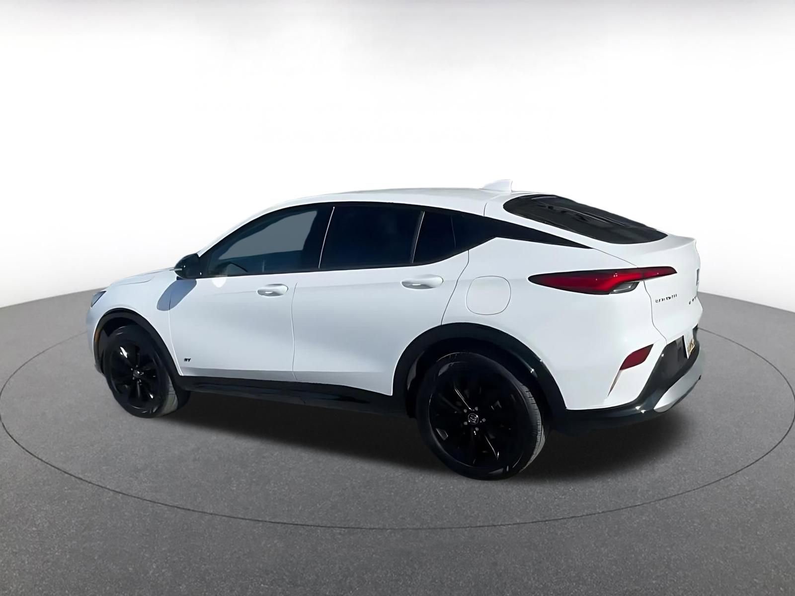 Used 2025 Buick Envista Sport Touring image 11