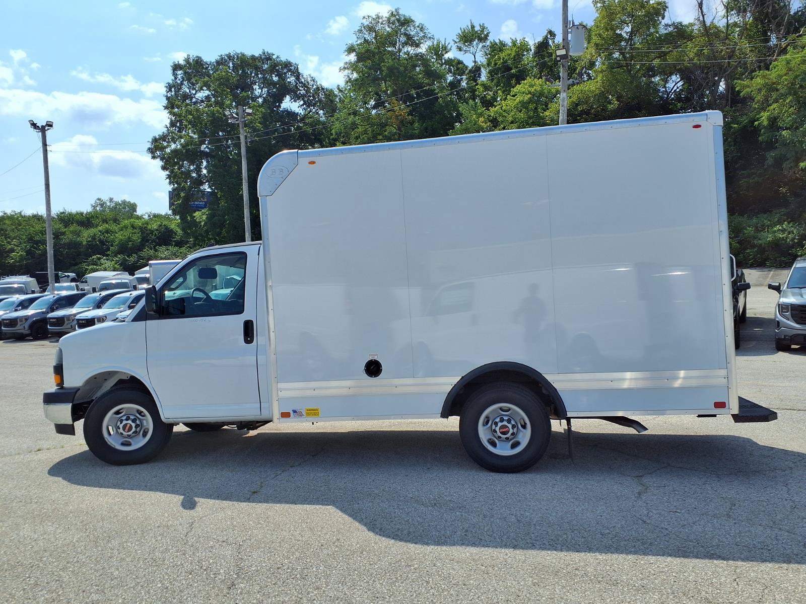 New 2026 GMC Savana 3500 w/ Power Convenience Package RWD image 20