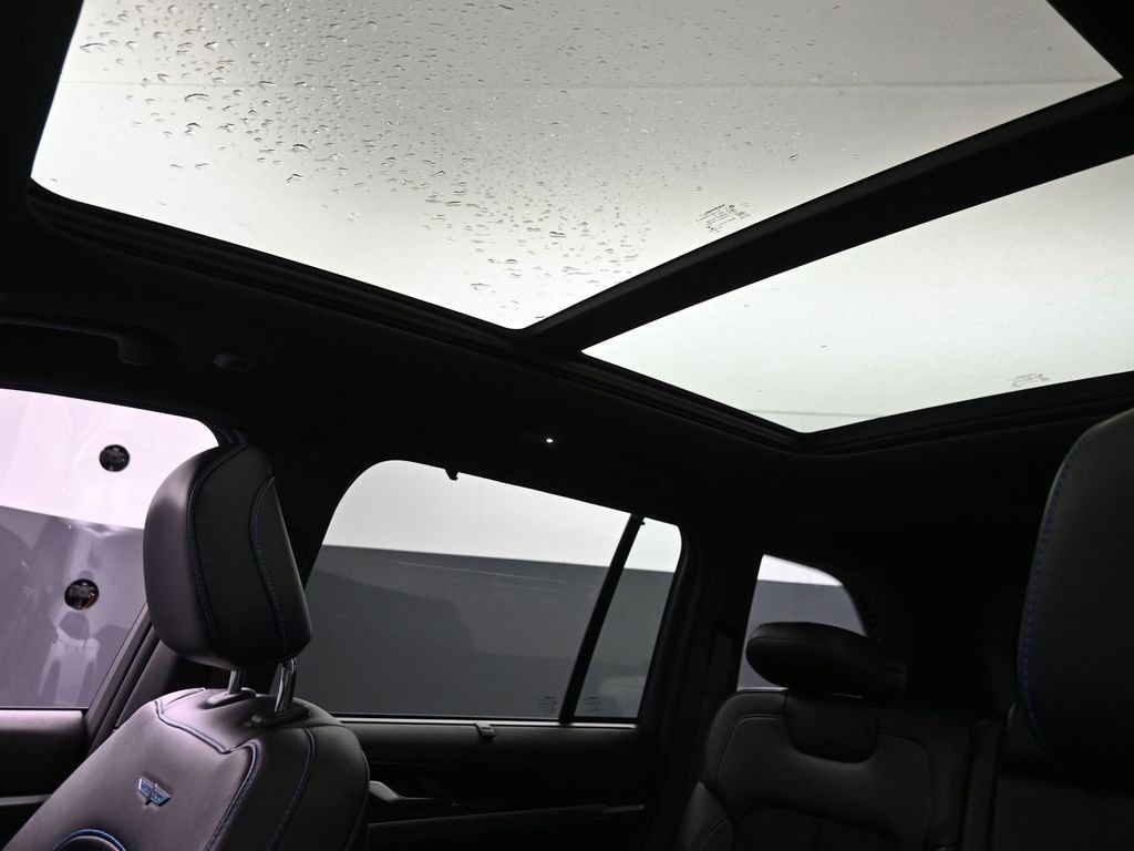 Used 2023 Jeep Grand Cherokee Trailhawk w/ Advanced Protech Group II image 18