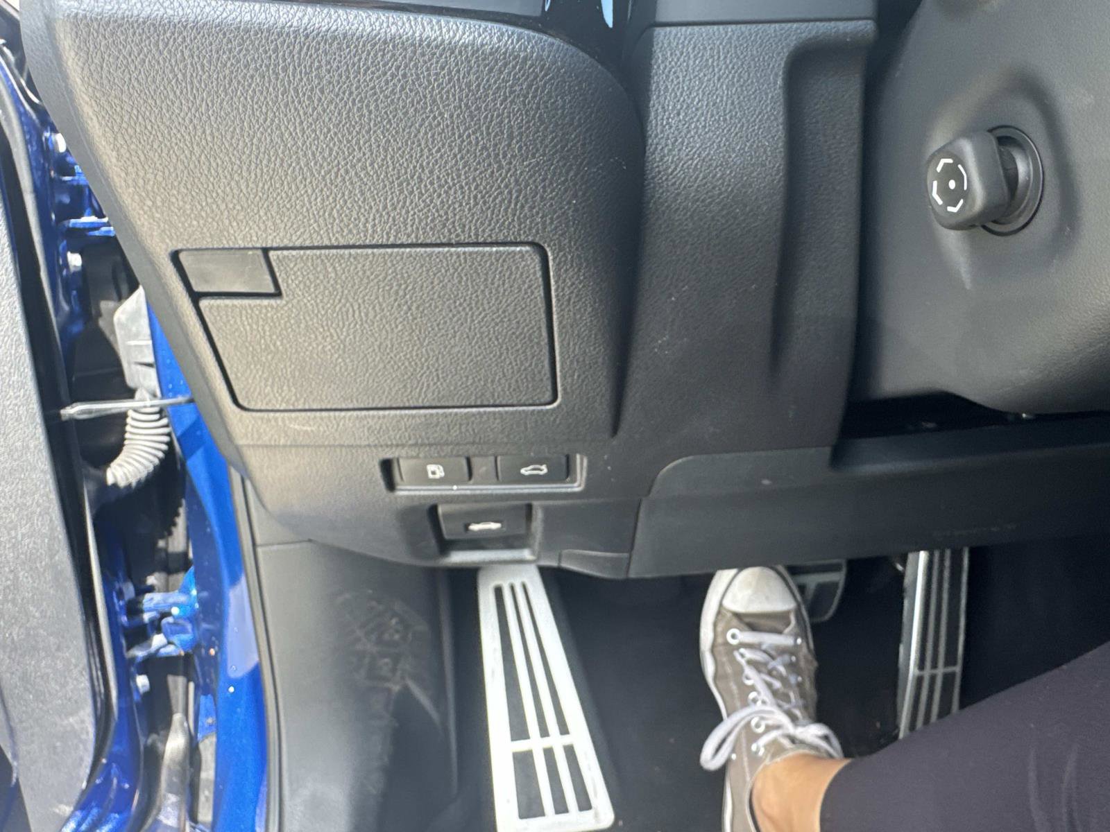 Used 2023 Lexus ES 350 F Sport w/ Accessory Package (Z2) image 29